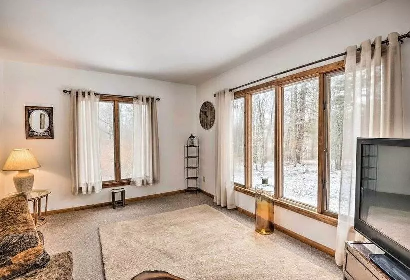 Rustic Unadilla Cottage On 15 Acres W/ Pond!