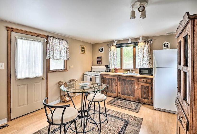 Rustic Unadilla Cottage On 15 Acres W/ Pond!