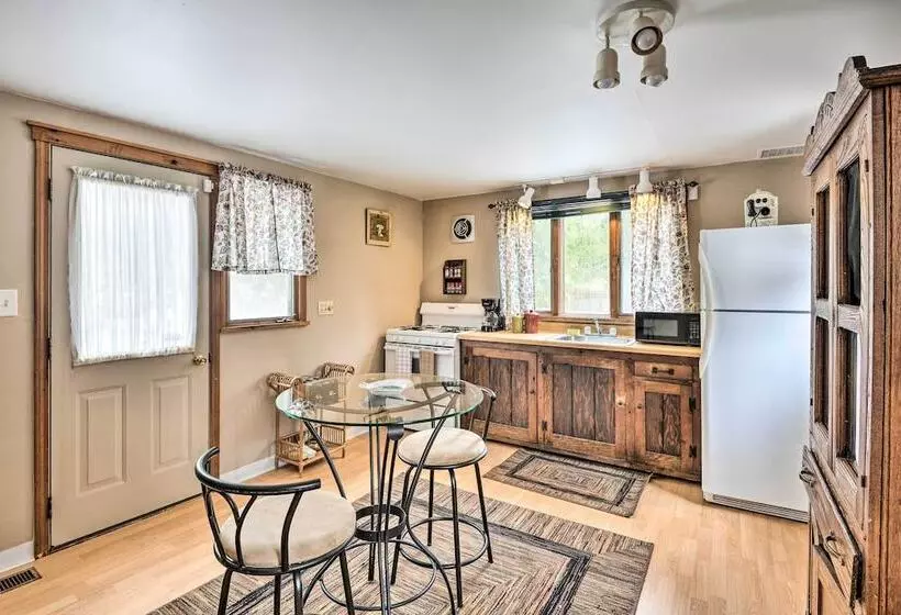 Rustic Unadilla Cottage On 15 Acres W/ Pond!