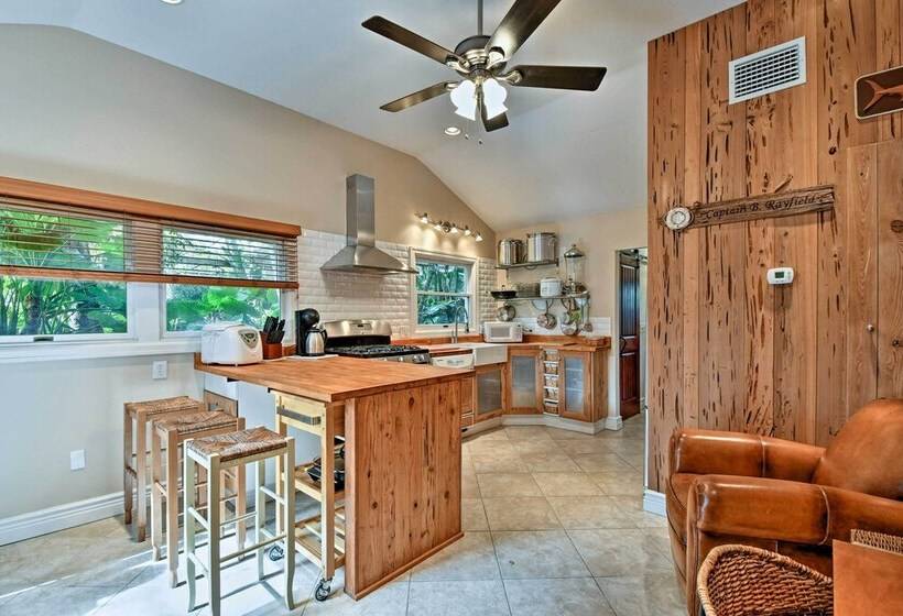 Sarasota Bungalow W/ Pergola, Garden & Waterfalls!