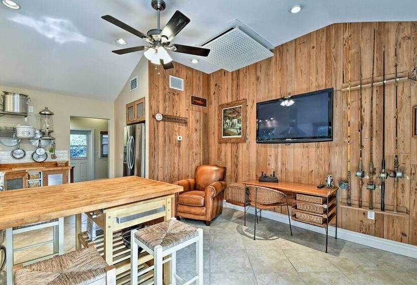 Sarasota Bungalow W/ Pergola, Garden & Waterfalls!