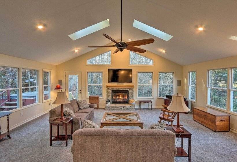 Sugar Grove Escape W/ Hot Tub & Remote Workspace!