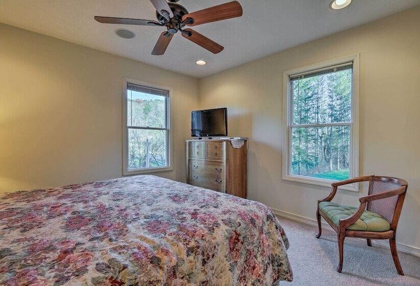 Sugar Grove Escape W/ Hot Tub & Remote Workspace!