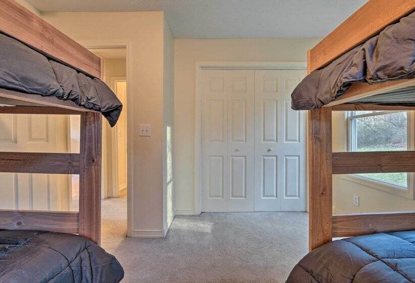 Sugar Grove Escape W/ Hot Tub & Remote Workspace!