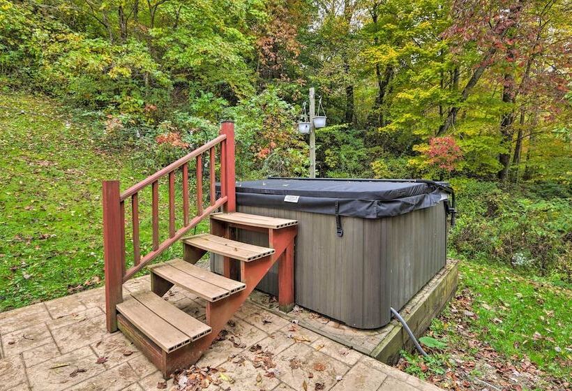 Sugar Grove Escape W/ Hot Tub & Remote Workspace!