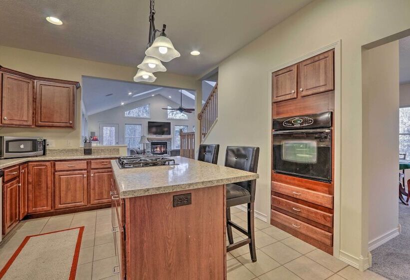 Sugar Grove Escape W/ Hot Tub & Remote Workspace!