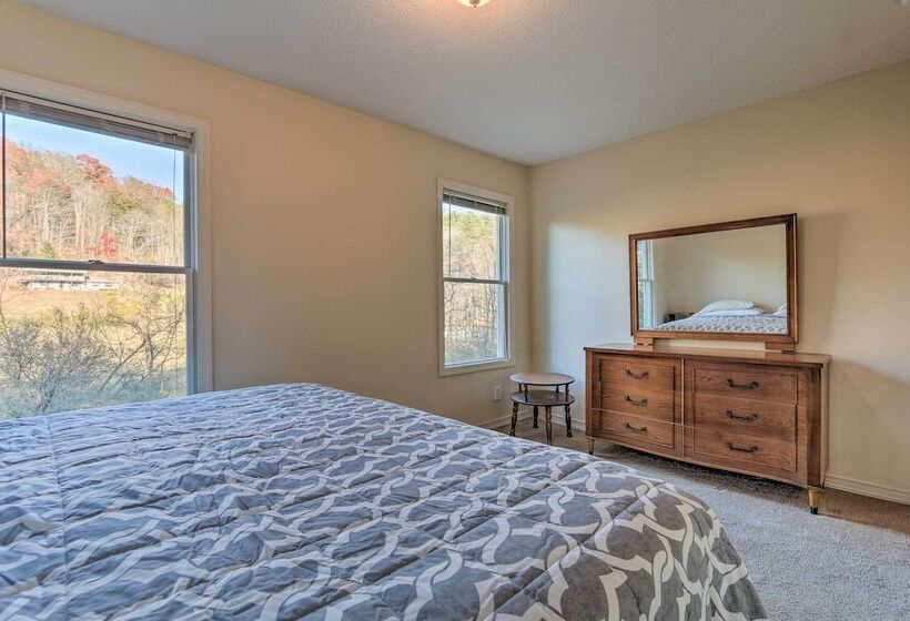 Sugar Grove Escape W/ Hot Tub & Remote Workspace!