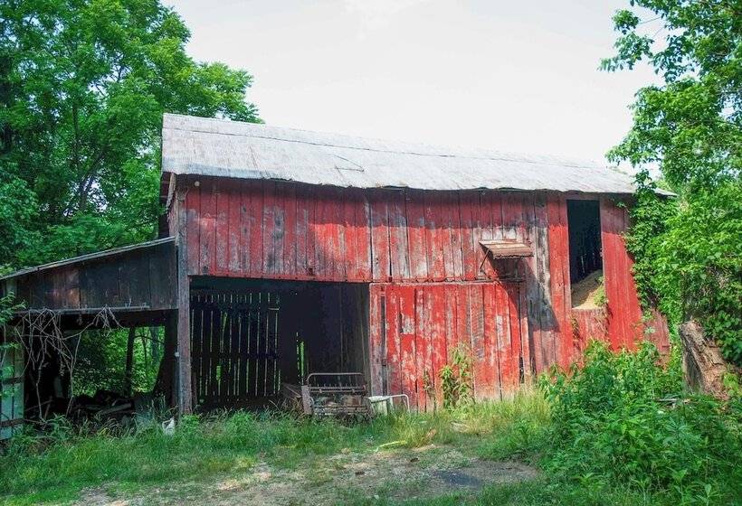 Sugar Grove Escape W/ Hot Tub & Remote Workspace!