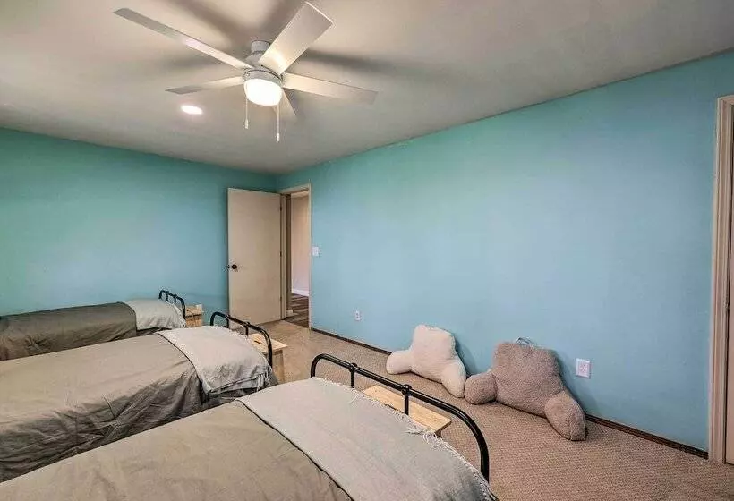 Spacious Bella Vista Home ~ 5 Mi To Lake!