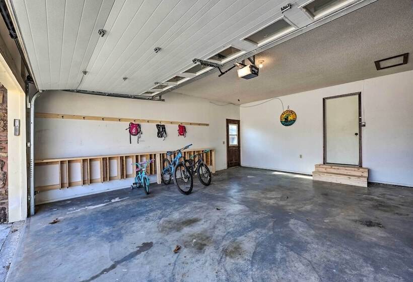 Spacious Bella Vista Home ~ 5 Mi To Lake!