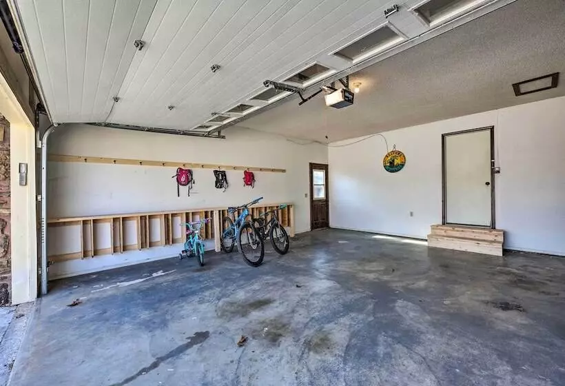 Spacious Bella Vista Home ~ 5 Mi To Lake!