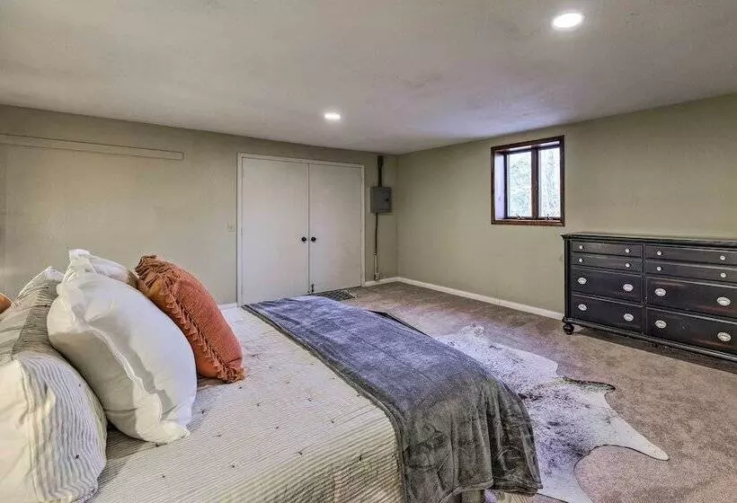 Spacious Bella Vista Home ~ 5 Mi To Lake!