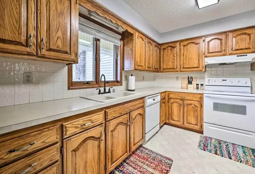 Spacious Bella Vista Home ~ 5 Mi To Lake!