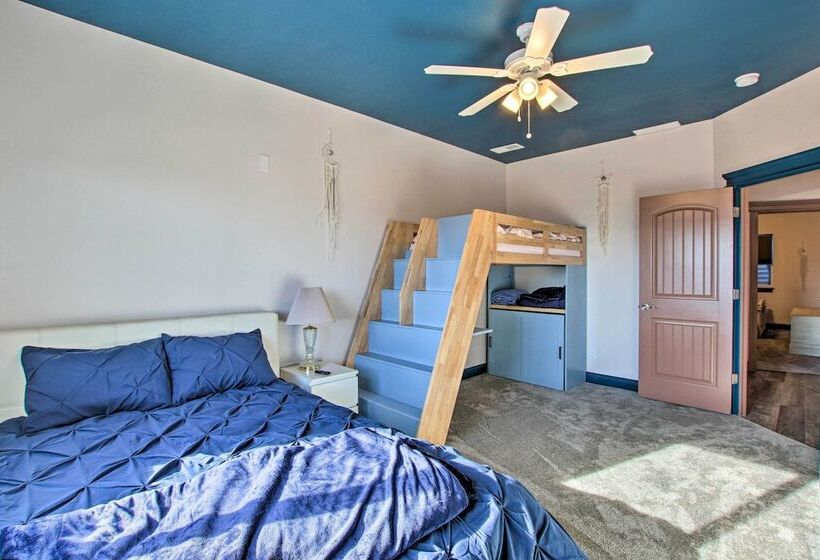 Spacious Home W/ Mtn Views: 2 Mi To Bear Lake!