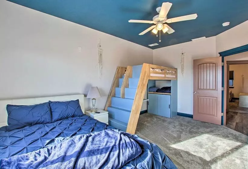 Spacious Home W/ Mtn Views: 2 Mi To Bear Lake!