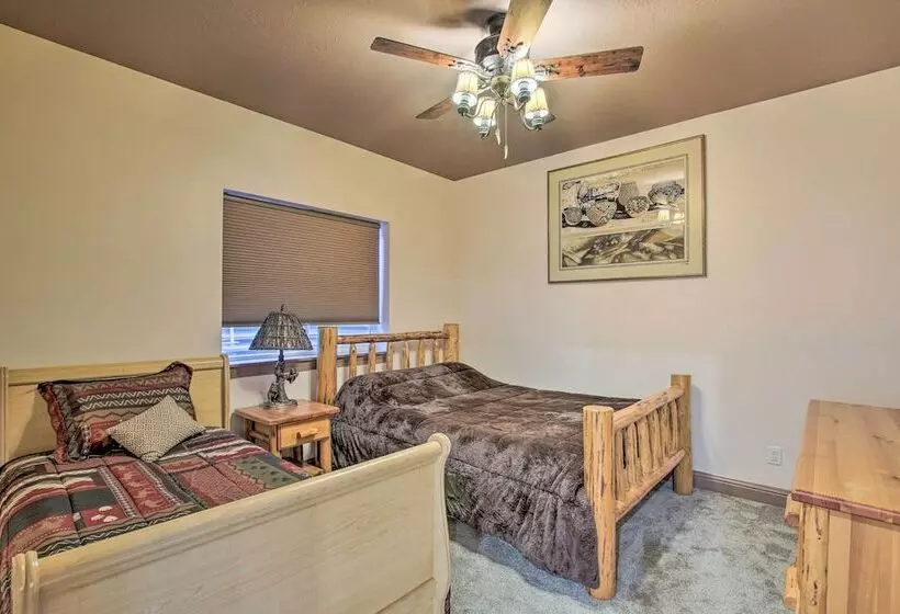 Spacious Home W/ Mtn Views: 2 Mi To Bear Lake!