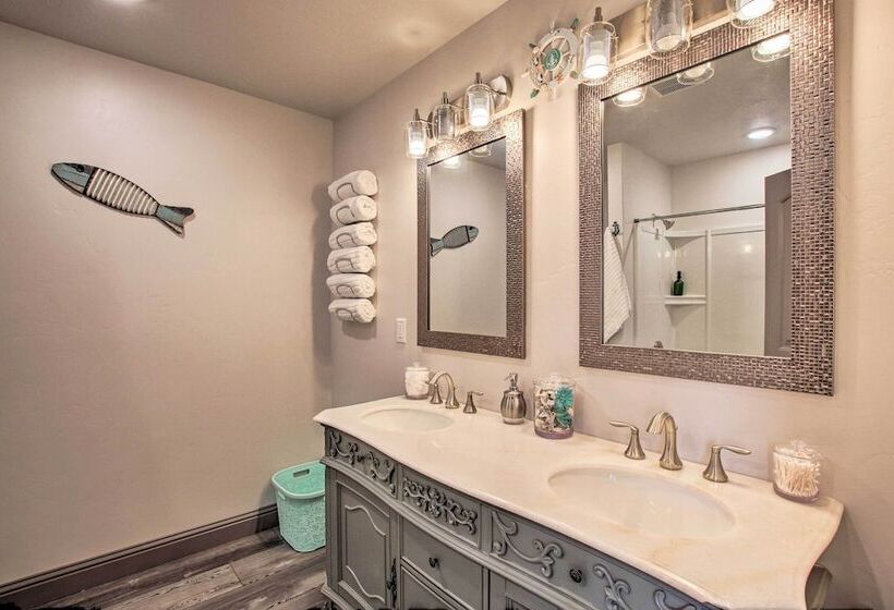 Spacious Home W/ Mtn Views: 2 Mi To Bear Lake!