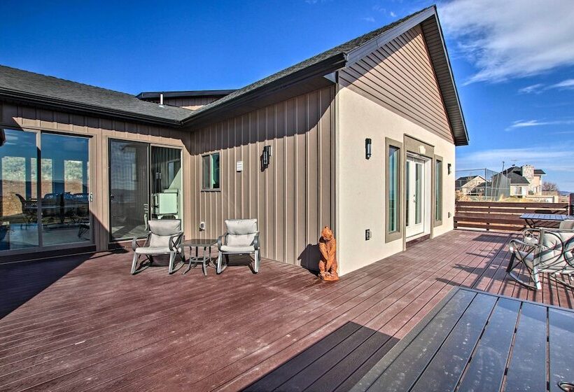 Spacious Home W/ Mtn Views: 2 Mi To Bear Lake!