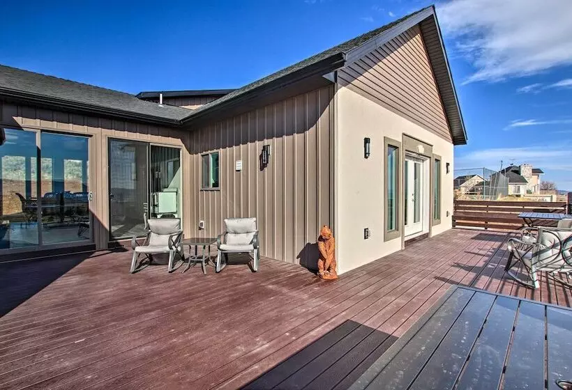 Spacious Home W/ Mtn Views: 2 Mi To Bear Lake!