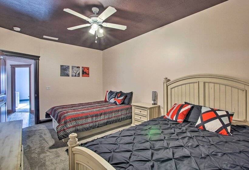 Spacious Home W/ Mtn Views: 2 Mi To Bear Lake!