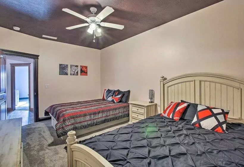 Spacious Home W/ Mtn Views: 2 Mi To Bear Lake!