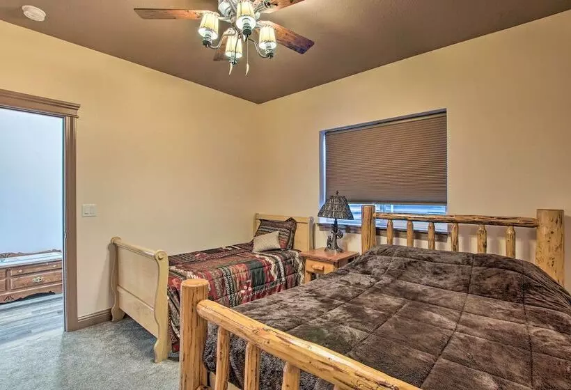 Spacious Home W/ Mtn Views: 2 Mi To Bear Lake!