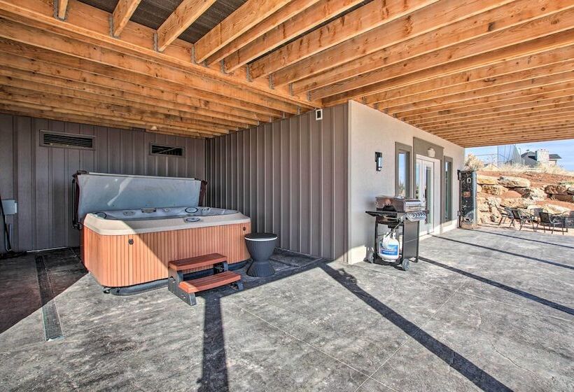 Spacious Home W/ Mtn Views: 2 Mi To Bear Lake!