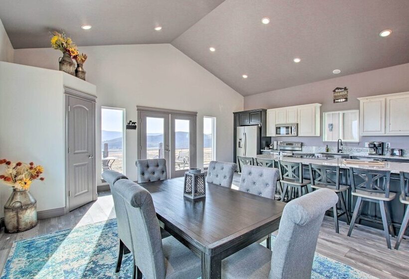 Spacious Home W/ Mtn Views: 2 Mi To Bear Lake!