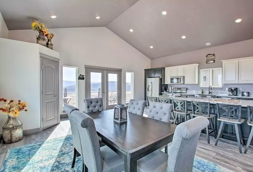 Spacious Home W/ Mtn Views: 2 Mi To Bear Lake!