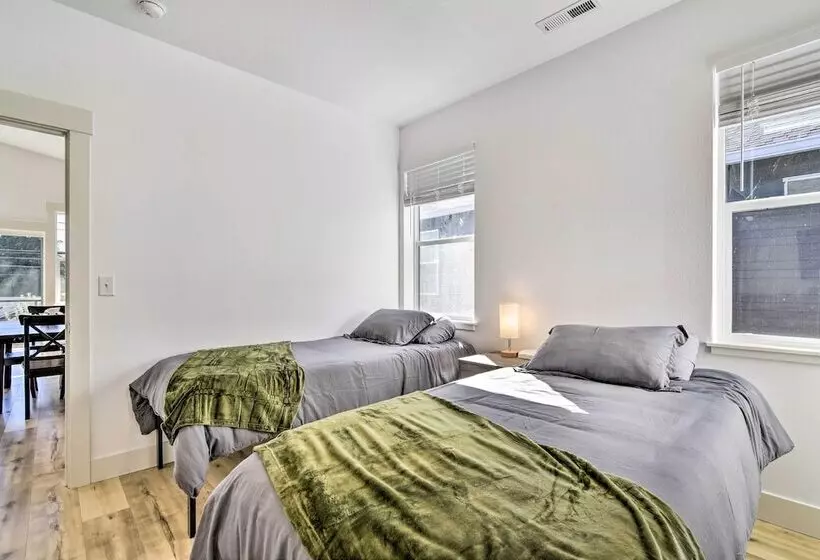 Stunning Stevenson Retreat W/ Mountain Views!