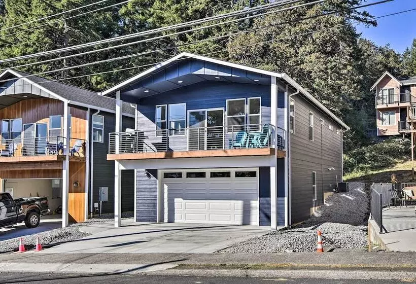 Stunning Stevenson Retreat W/ Mountain Views!