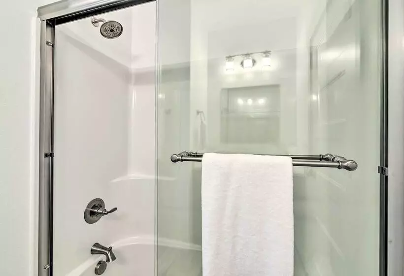 Stunning Stevenson Retreat W/ Mountain Views!