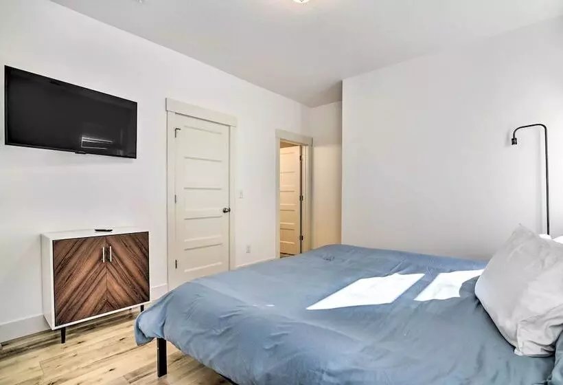 Stunning Stevenson Retreat W/ Mountain Views!