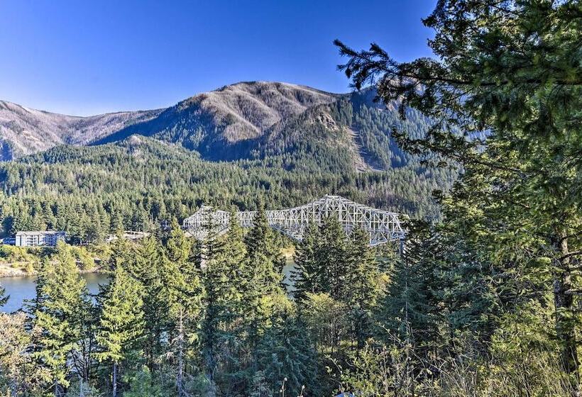 Stunning Stevenson Retreat W/ Mountain Views!