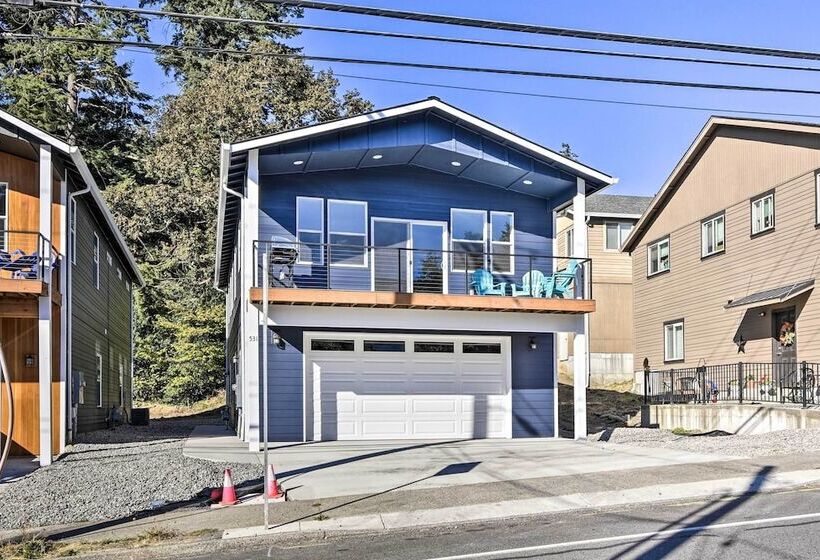 Stunning Stevenson Retreat W/ Mountain Views!