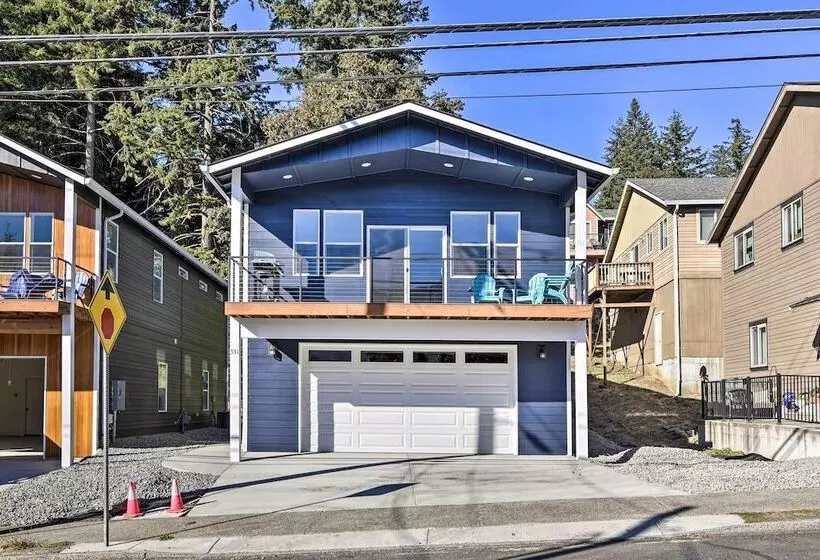 Stunning Stevenson Retreat W/ Mountain Views!