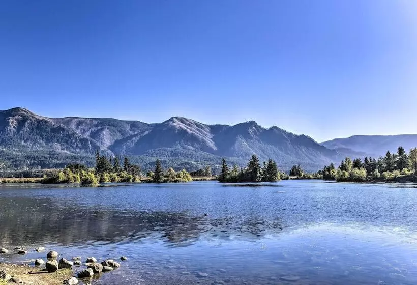 Stunning Stevenson Retreat W/ Mountain Views!