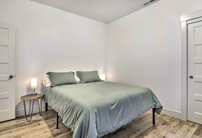 Stunning Stevenson Retreat W/ Mountain Views!