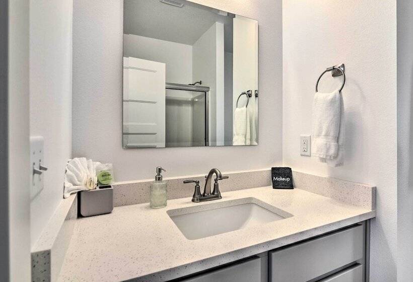 Stunning Stevenson Retreat W/ Mountain Views!