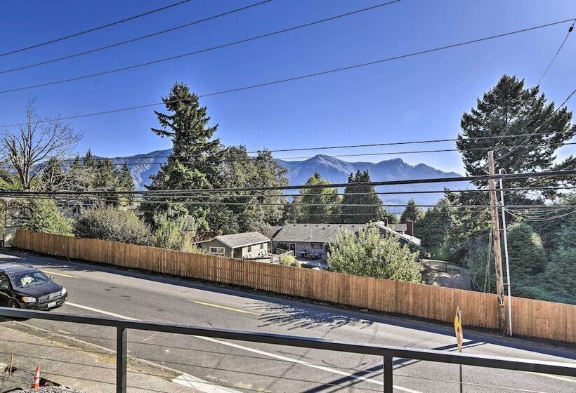 Stunning Stevenson Retreat W/ Mountain Views!