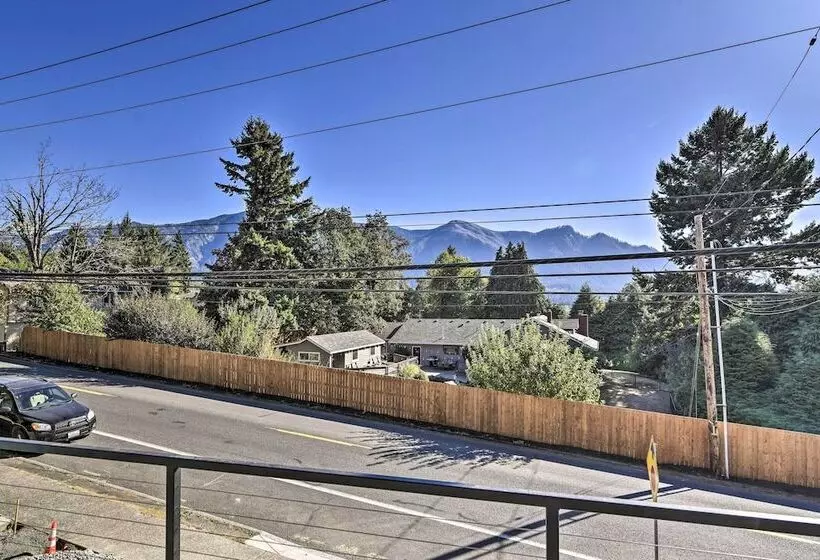 Stunning Stevenson Retreat W/ Mountain Views!