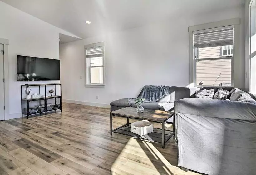 Stunning Stevenson Retreat W/ Mountain Views!