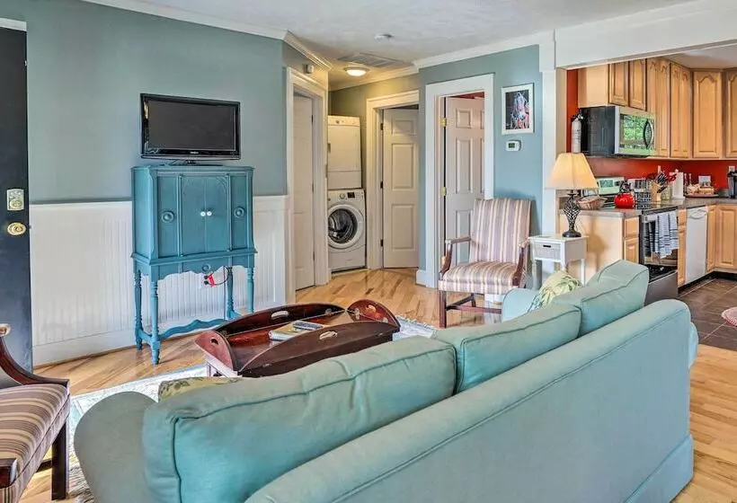 Sweet Vacation Cottage W/ Deck & Grill!