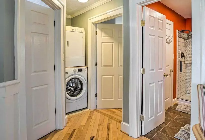 Sweet Vacation Cottage W/ Deck & Grill!