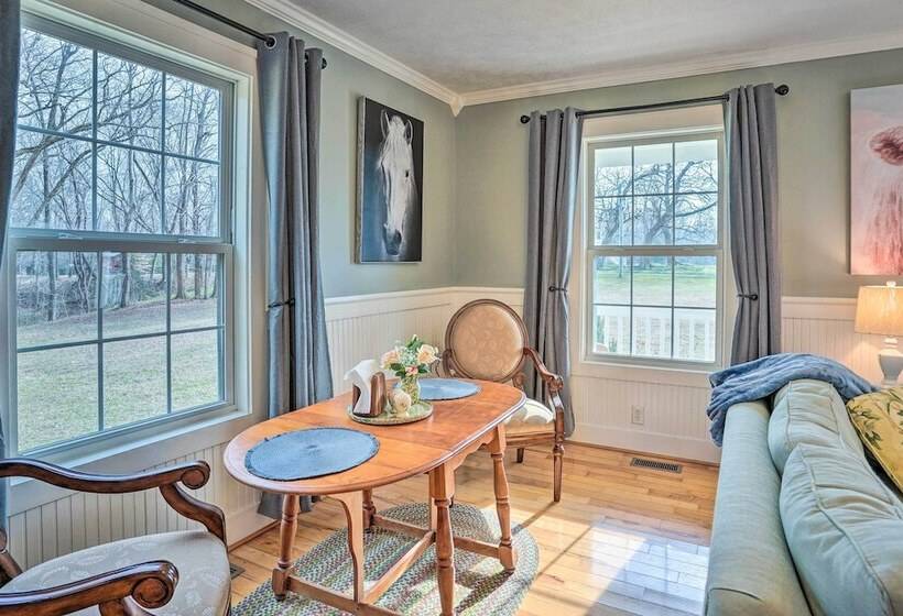 Sweet Vacation Cottage W/ Deck & Grill!