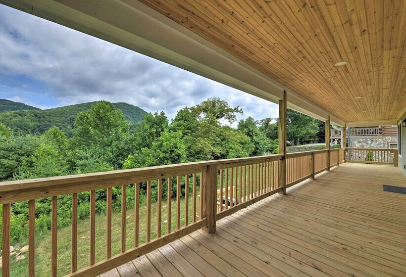 Waynesville Smart Cabin W/ Hot Tub & Views!