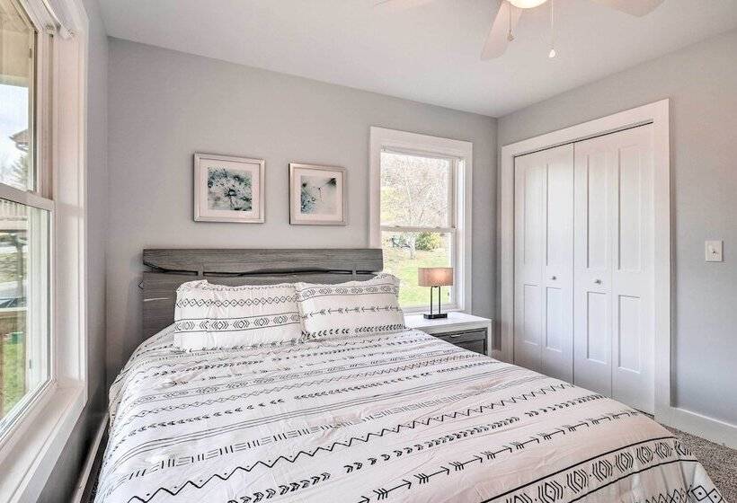 Waynesville Smart Cabin W/ Hot Tub & Views!