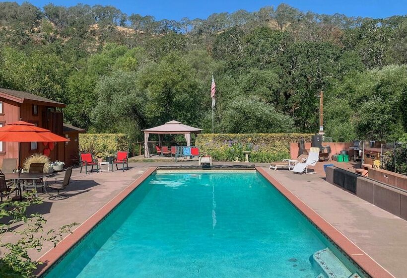 Wine Country Retreat At Private Creekside House!