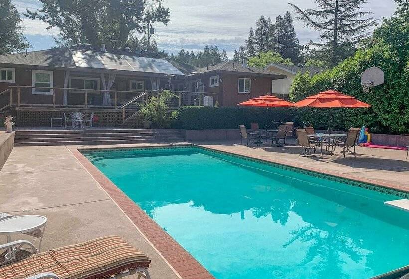 Wine Country Retreat At Private Creekside House!