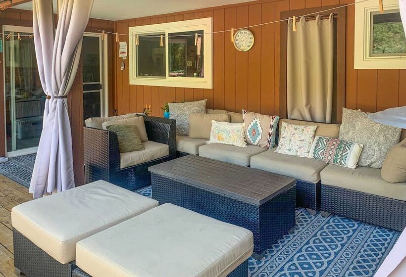 Wine Country Retreat At Private Creekside House!